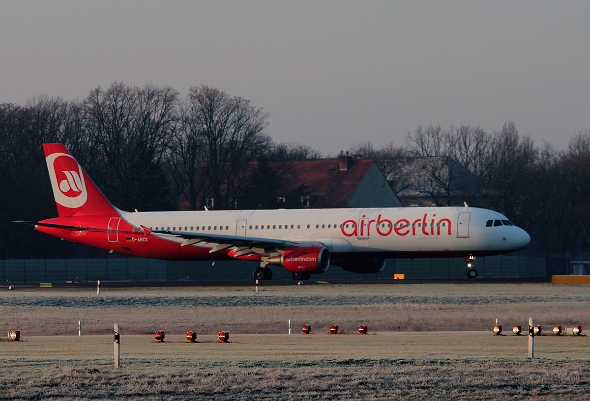 Air Berlin A 321-211 D-ABCK kurz vor dem Start in Berlin-Tegel am 18.01.2015