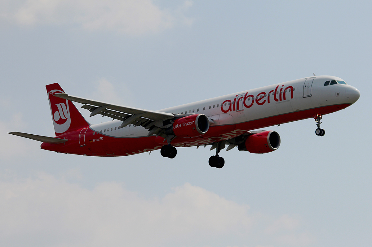Air Berlin A 321-211 D-ALSC bei der Landung in Berlin-Tegel am 08.08.2014