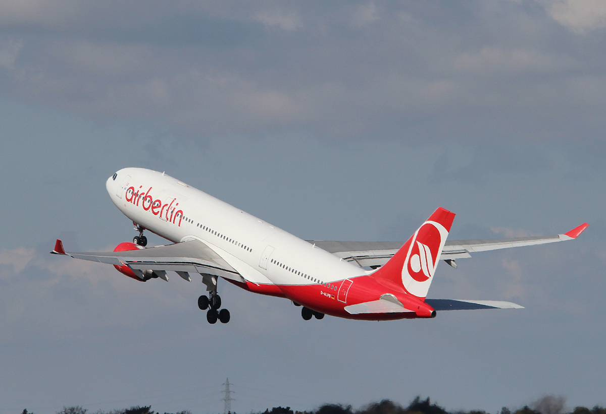 Air Berlin A 330-223 D-ALPB beim Start in Berlin-Tegel am 07.04.2013