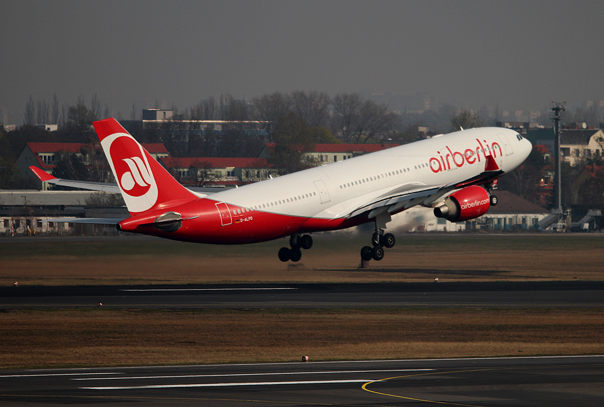 Air Berlin A 330-223 D-ALPD beim Start in Berlin-Tegel am 29.03.2014
