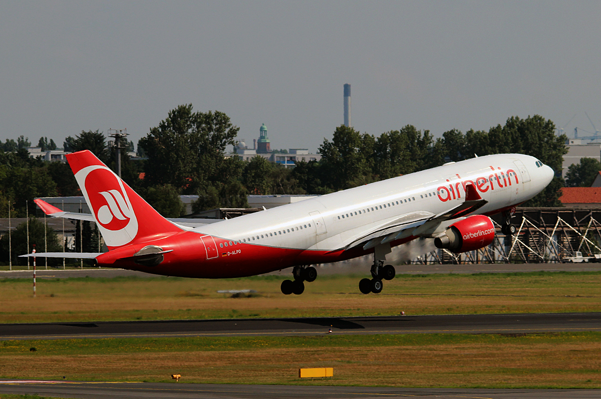 Air Berlin A 330-223 D-ALPD beim Start in Berlin-Tegel am 11.07.2014
