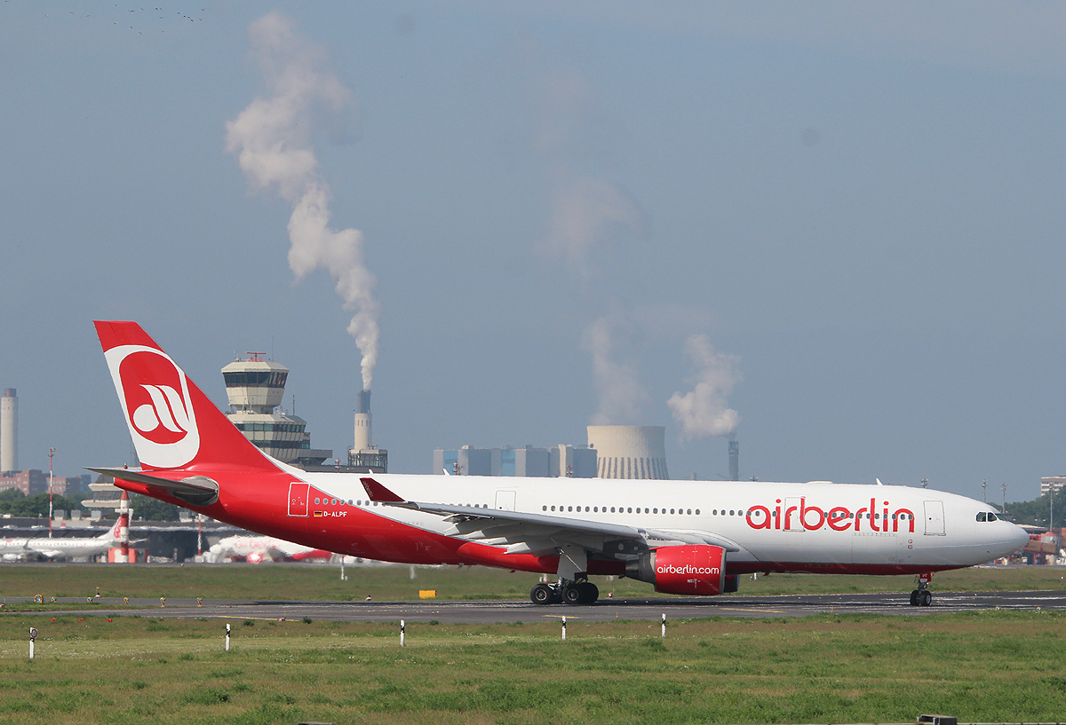 Air Berlin A 330-223 D-ALPF kurz vor dem Start in Berlin-Tegel am 19.05.2013