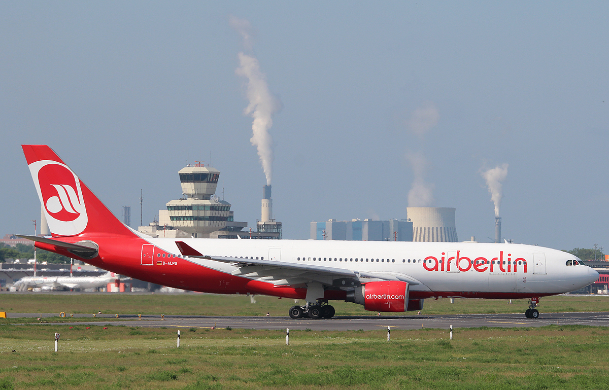 Air Berlin A 330-223 D-ALPG kurz vor dem Start in Berlin-Tegel am 19.05.2013