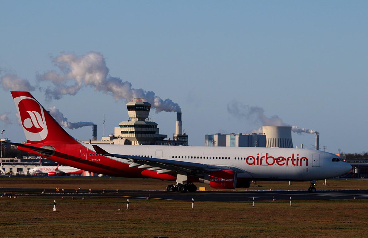 Air Berlin A 330-223 D-ALPI kurz vor dem Start in Berlin-Tegel am 08.02.2015