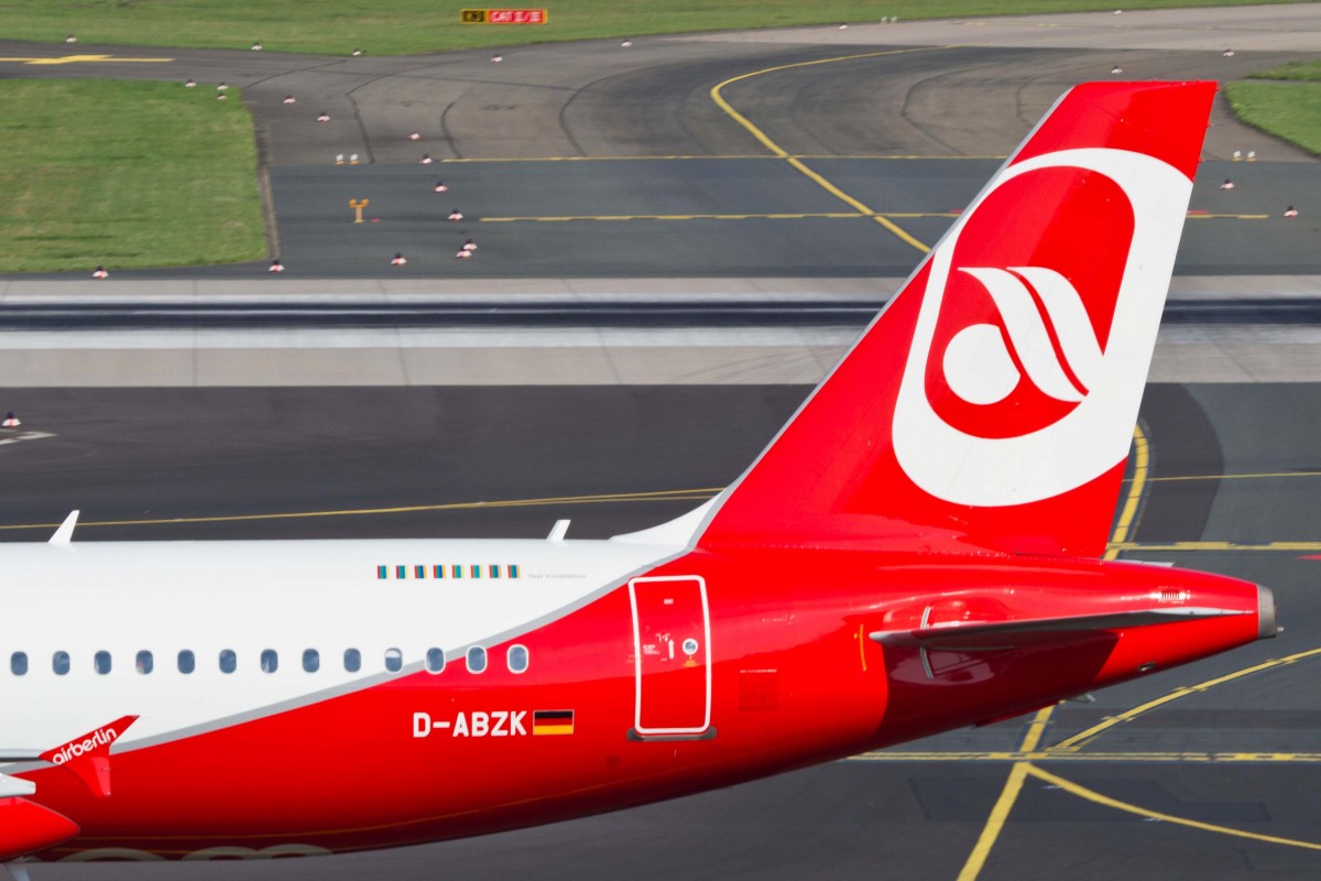 Air Berlin (AB-BER), D-ABZK, Airbus, A 320-216 (Seitenleiwerk/Tail ~ Test-Lamination Sticker), 22.08.2015, DUS-EDDL, Düsseldorf, Germany