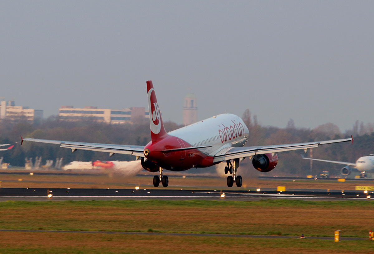 Air Berlin, Airbus A 320-214, D-ABHA, TXL, 02.04.2017