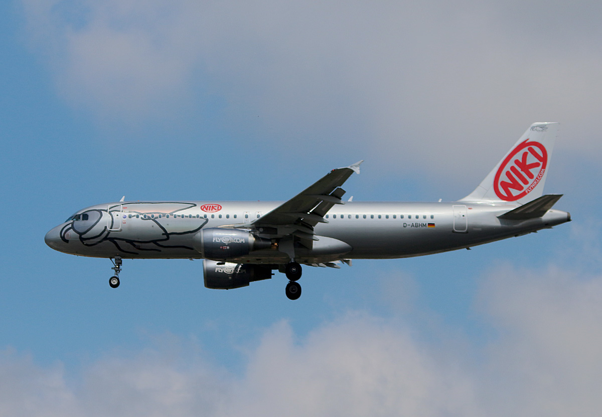 Air Berlin, Airbus A 320-214, D-ABHM, TXL, 26.05.2017