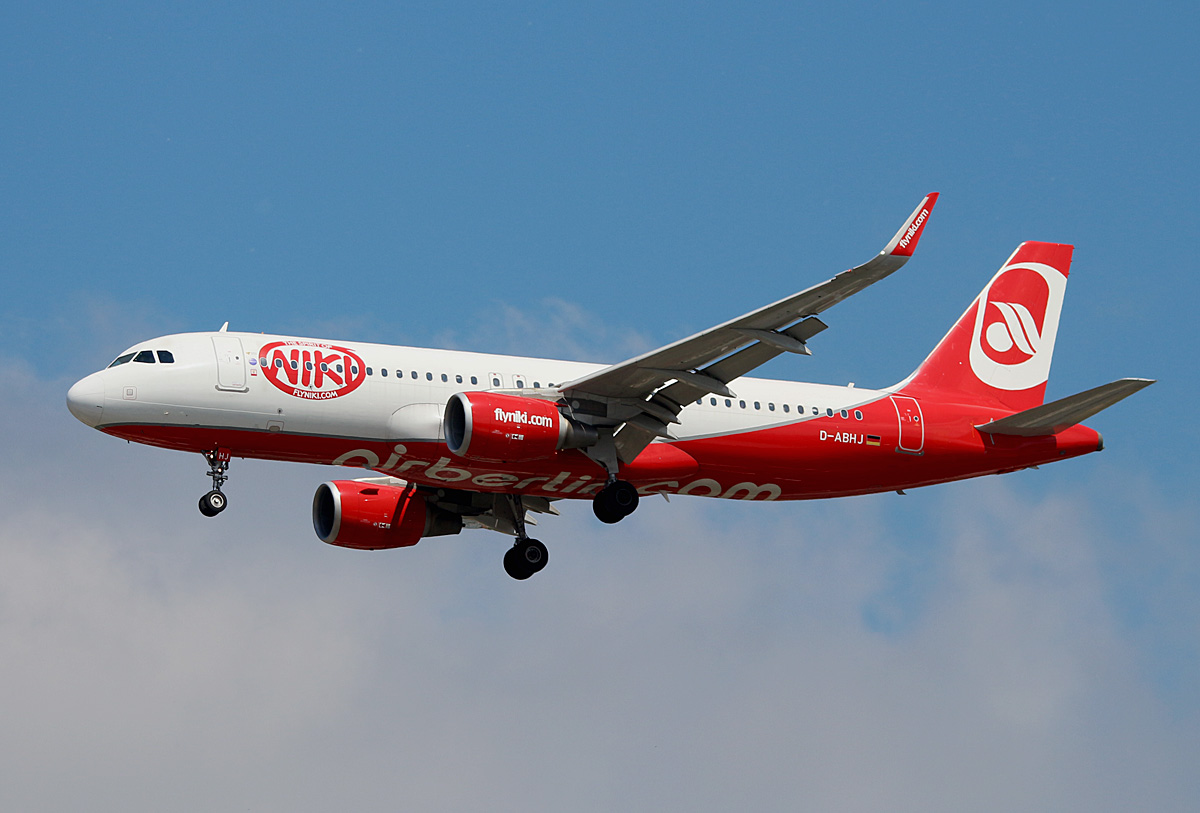 Air Berlin, Airbus A 320-214, D-ABHJ, TXL, 26.05.2017