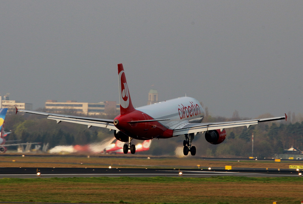 Air Berlin, Airbus A 320-216, D-ABZI, TXL, 02.04.2017