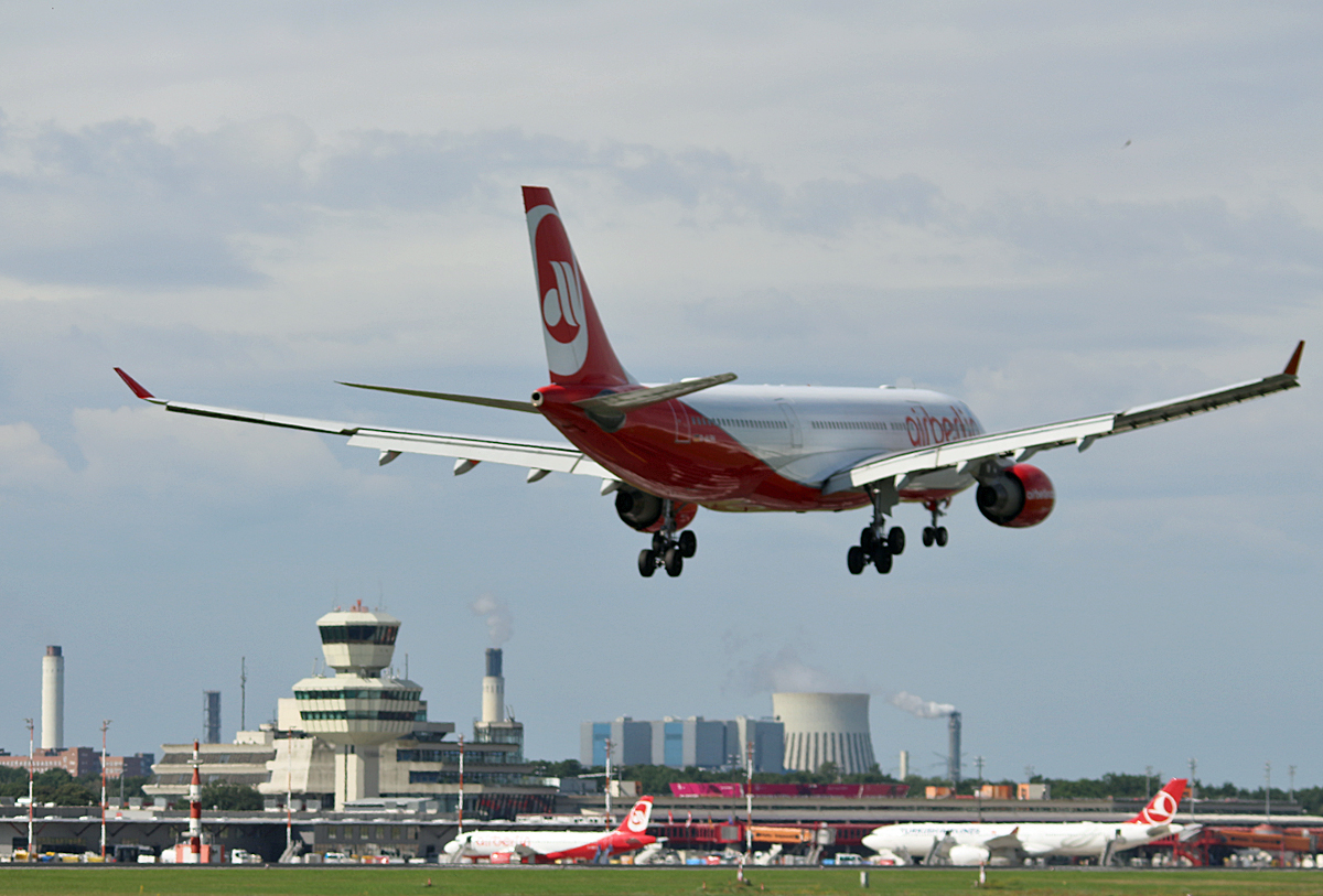 Air Berlin, Airbus A 330-223, D-ALPH, TXL, 05.08.2017