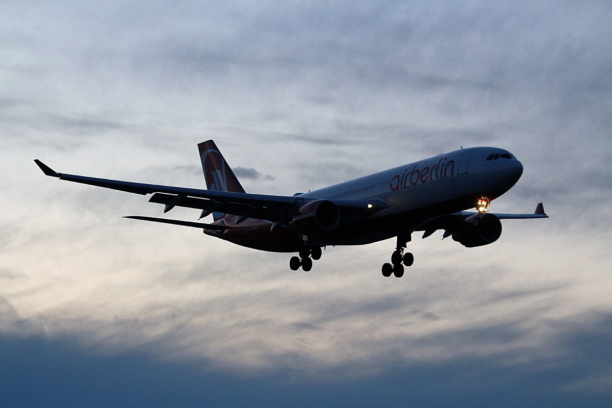 Air Berlin, Airbus A 330-223, D-ABXF, TXL, 23.09.2017