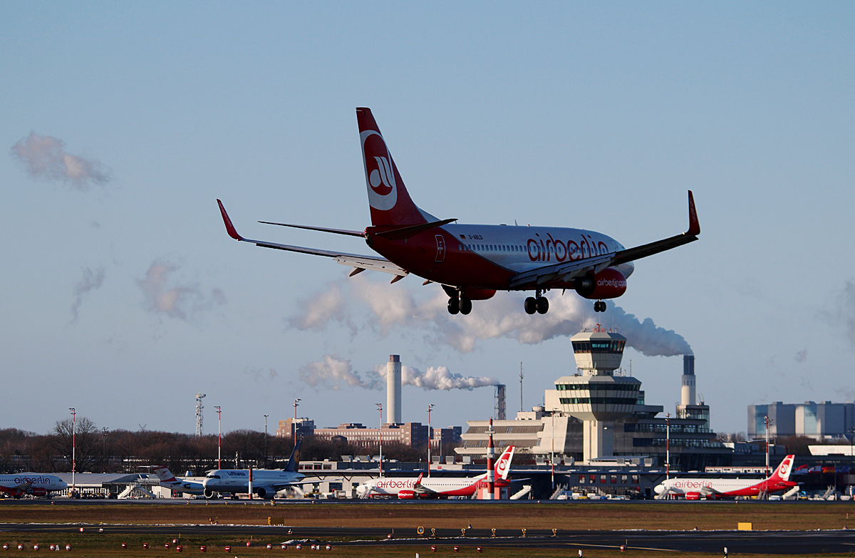 Air Berlin B 737-76J D-ABLD bei der Landung in Berlin-Tegel am 08.02.2015