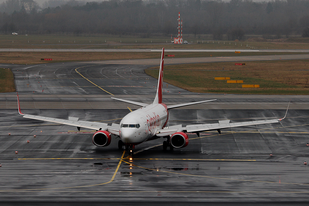 Air Berlin B 737-76J D-AGEC bei der Ankunft in Dsseldorf am 10.03.2015