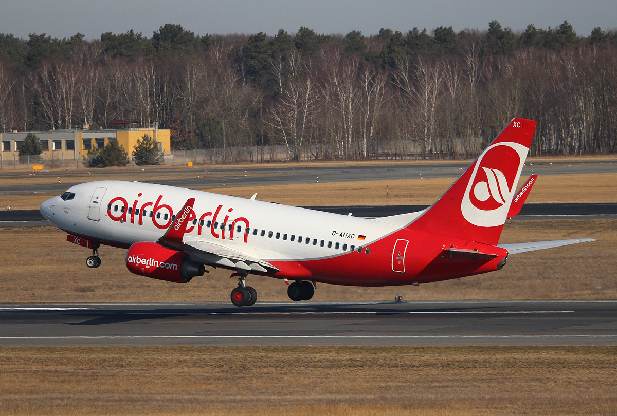 Air Berlin B 737-7K5 D-AHXC beim Start in Berlin-Tegel am 07.04.2013