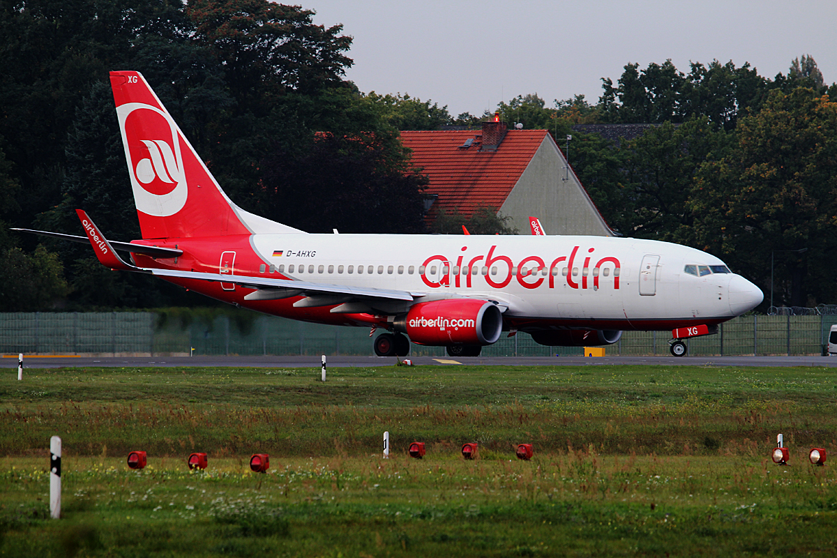 Air Berlin B 737-7K5 D-AHXG kurz vor dem Start in Berlin-Tegel am 27.09.2014