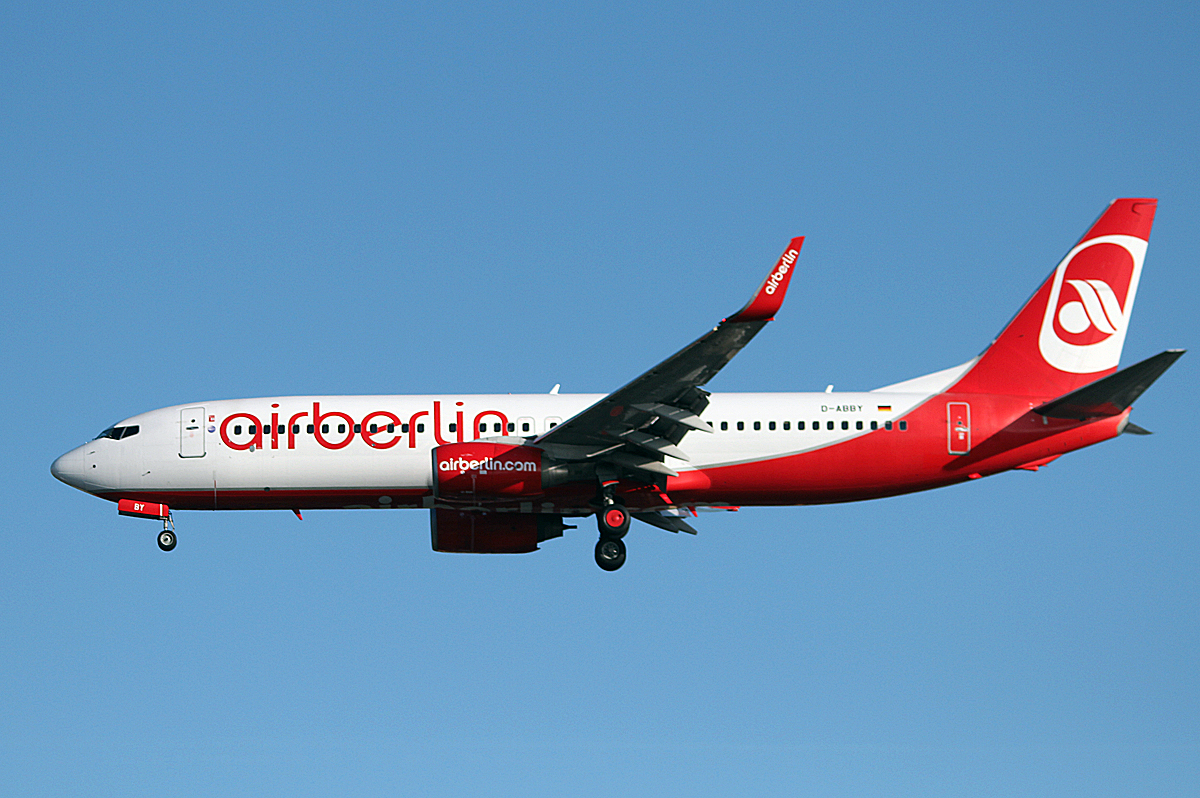 Air Berlin B 737-808 D-ABBY bei der Landung in Berlin-Tegel am 08.03.2014