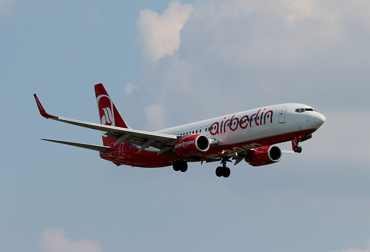 Air Berlin B 737-82R D-ABKA bei der Landung in Berlin-Tegel am 08.08.2014