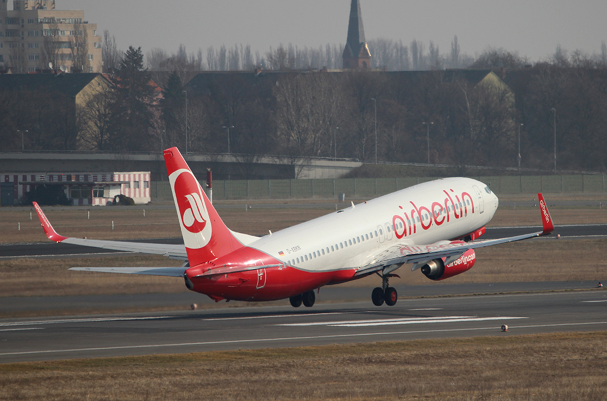 Air Berlin B 737-86J D-ABKN beim Start in Berlin-Tegel am 14.04.2013