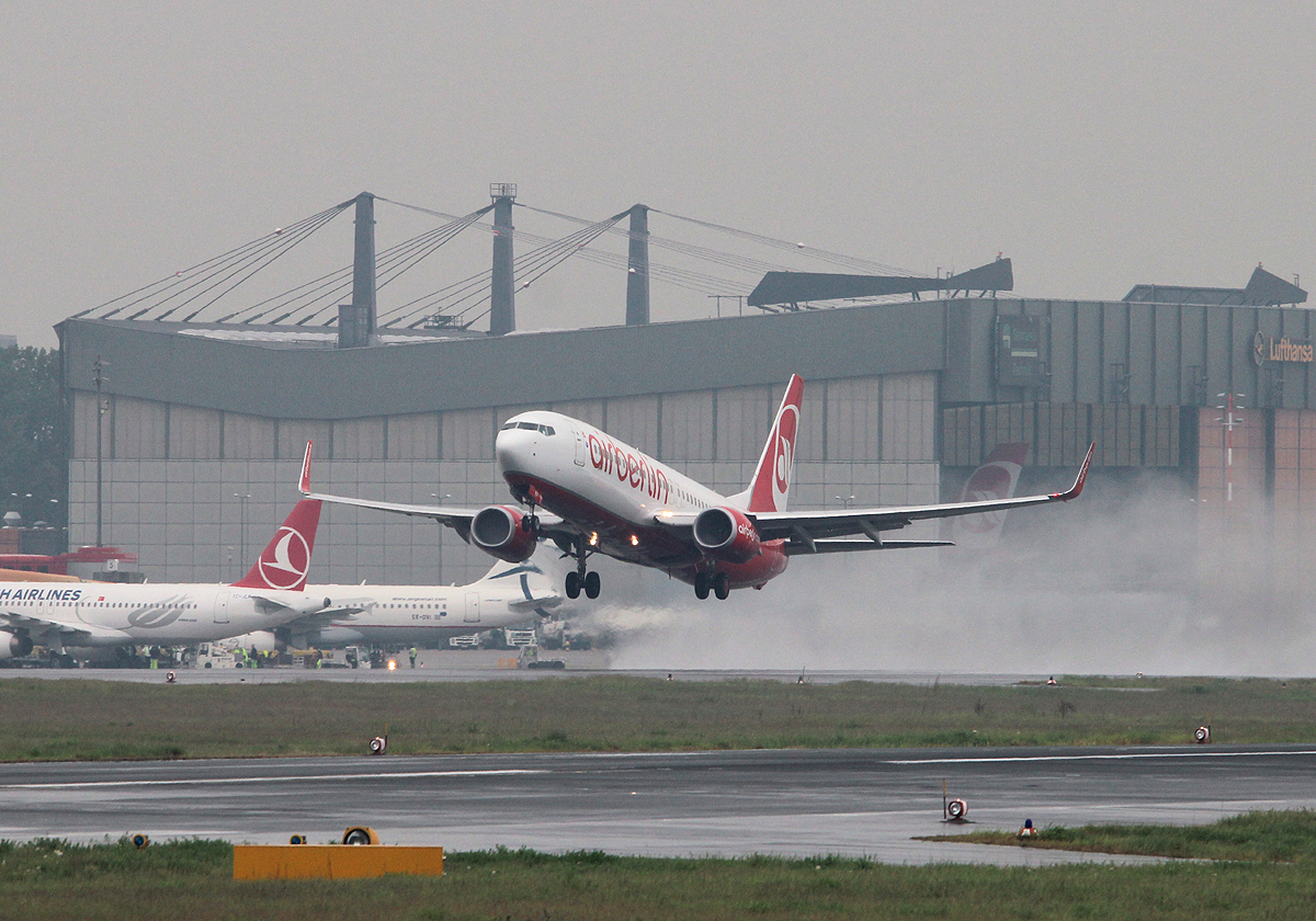 Air Berlin B 737-86J D-ABKP beim Start in Berlin-Tegel am 18.05.2013
