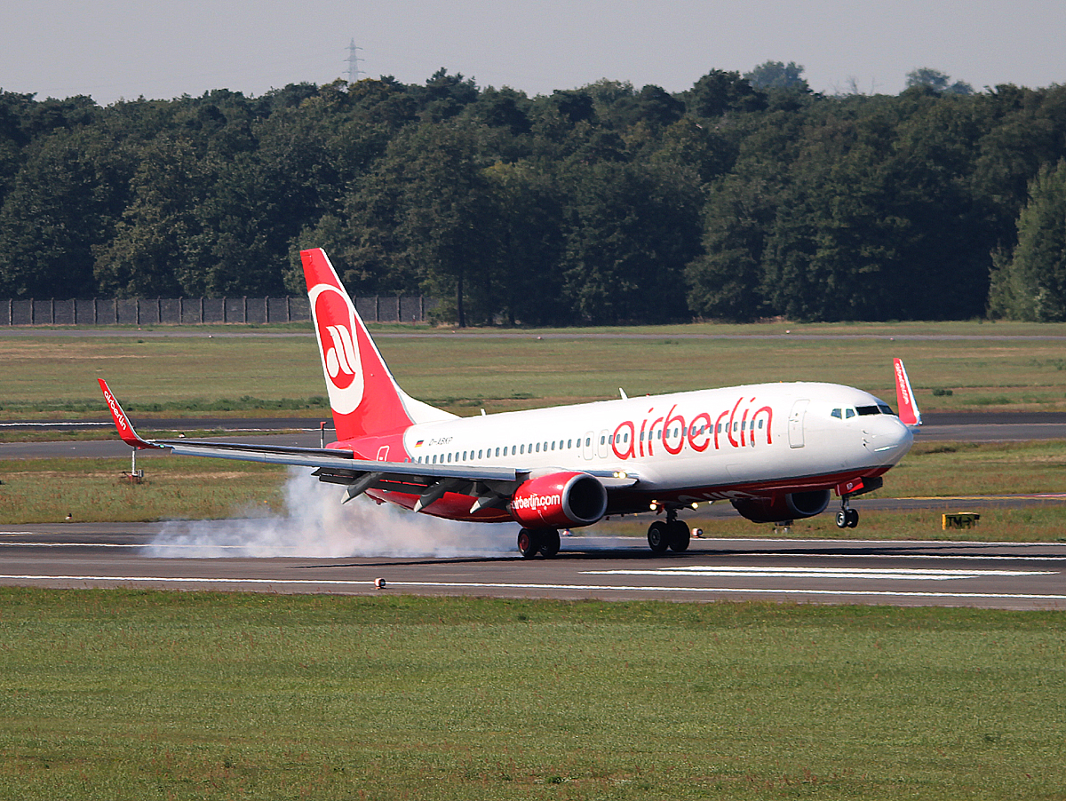 Air Berlin B 737-86J D-ABKP bei der Landung in Berlin-Tegel am 06.09.2013