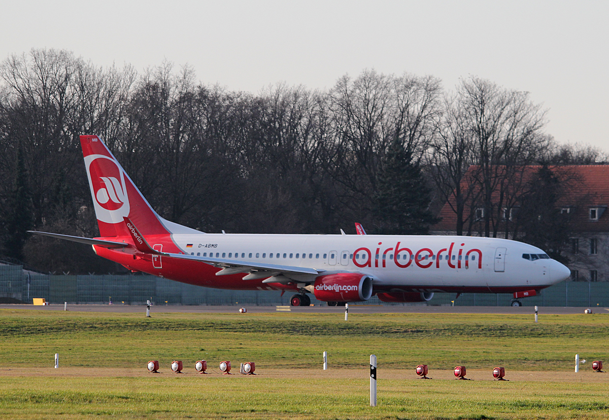 Air Berlin B 737-86J D-ABMB kurz vor dem Start in Berlin-Tegel am 11.01.2014