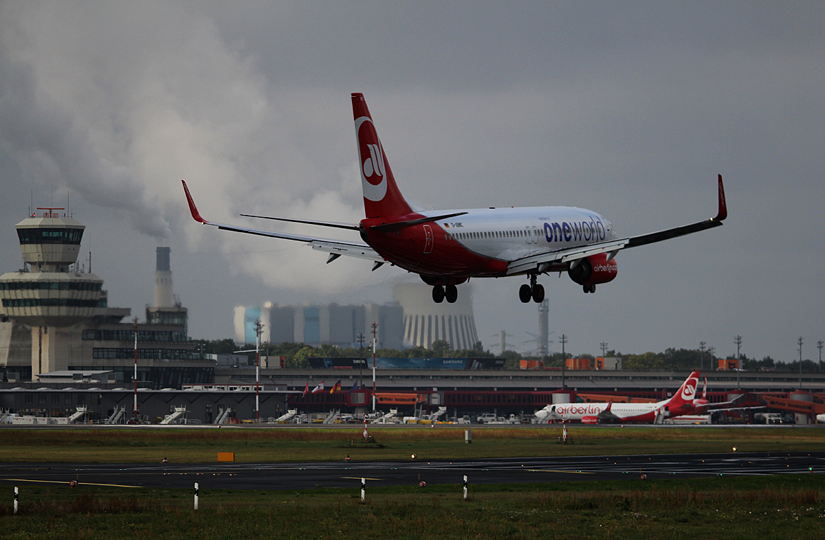 Air Berlin B 737-86J D-ABMC bei der Landung in Berlin-Tegel am 27.09.2014