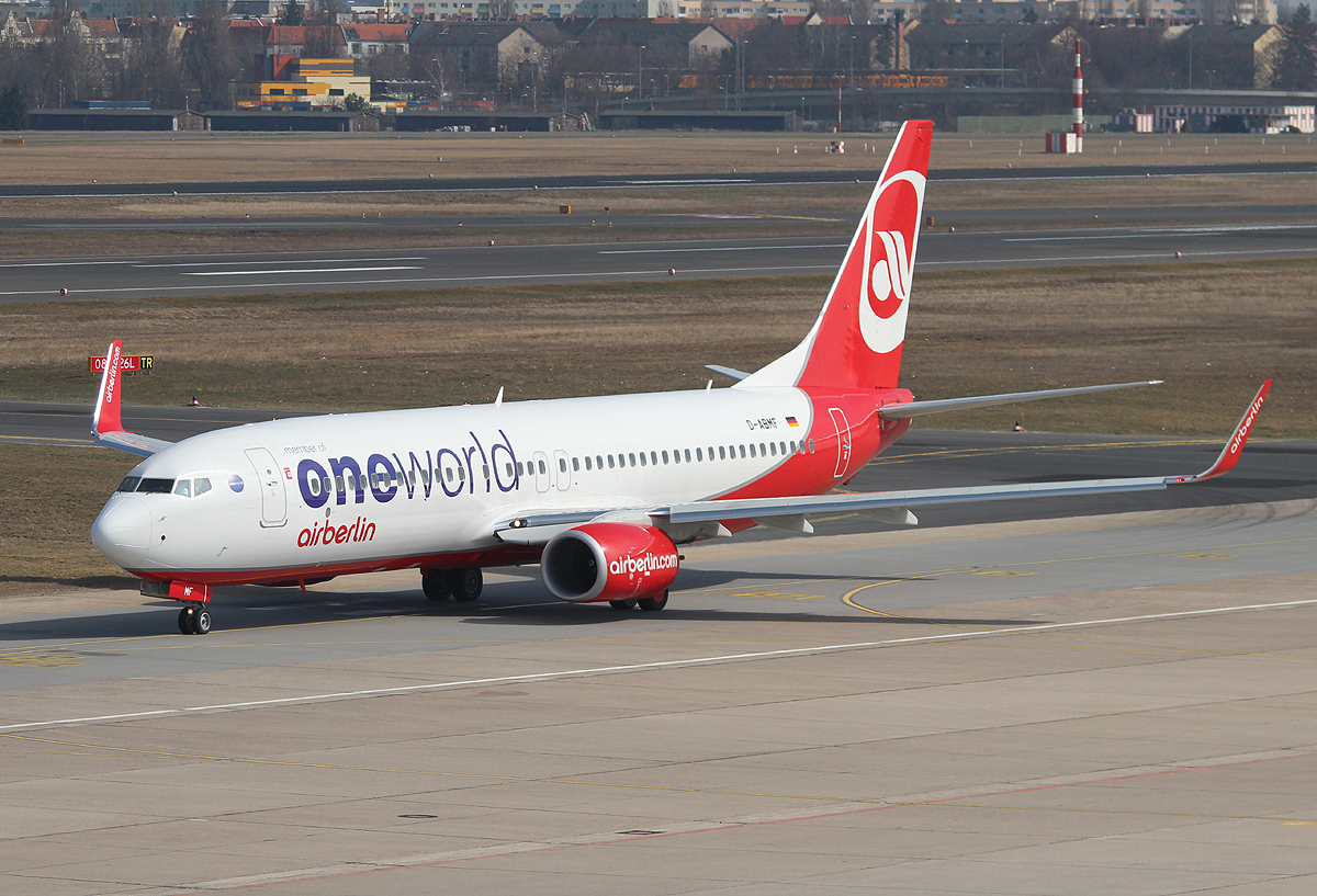 Air Berlin B 737-86J D-ABMF auf dem Weg zum Start in Berlin-Tegel am 14.04.2013