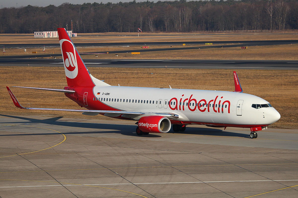 Air Berlin B 737-86J D-ABMI bei der Ankunft in Berlin-Tegel am 07.04.2013