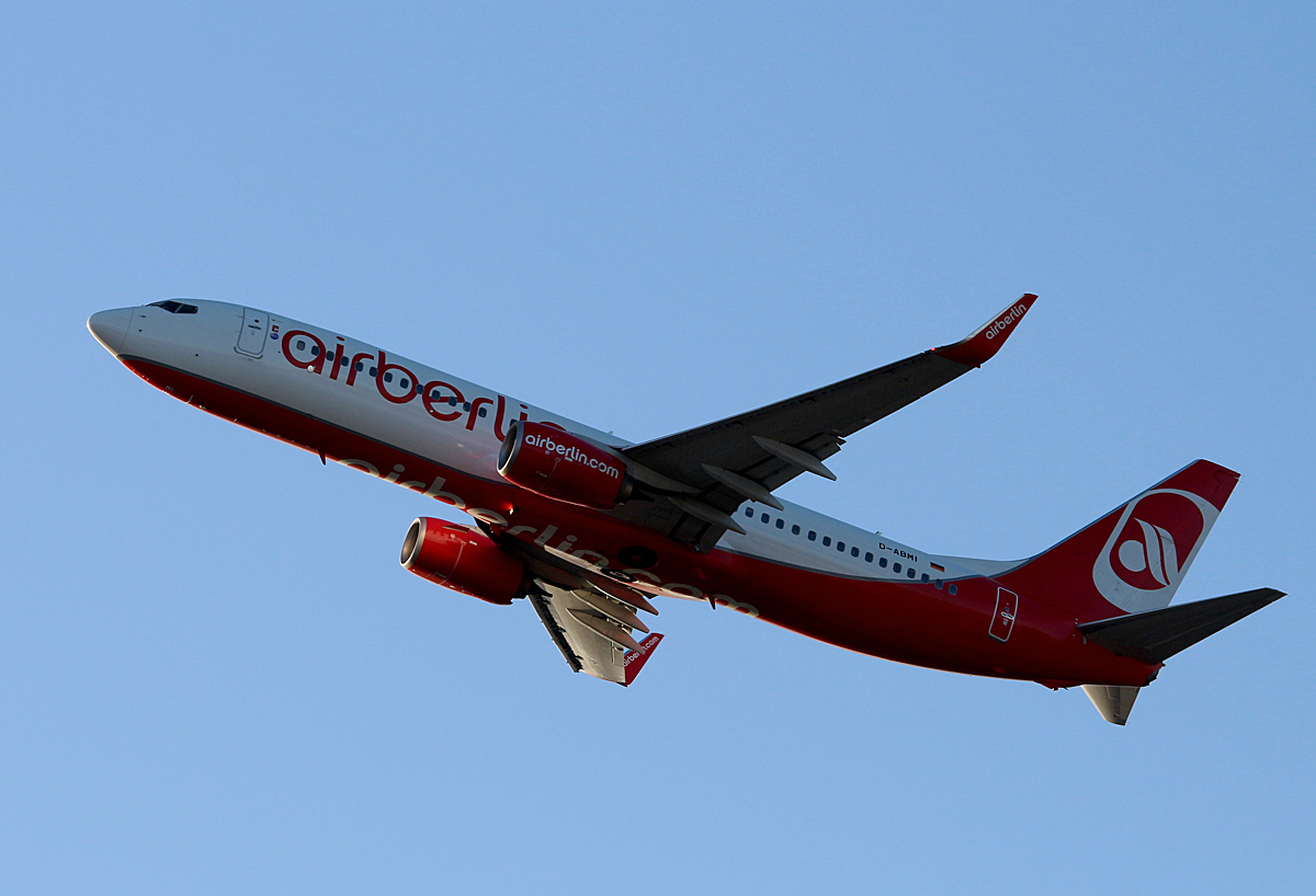 Air Berlin B 737-86J D-ABMI nach dem Start in Berlin-Tegel am 09.01.2016