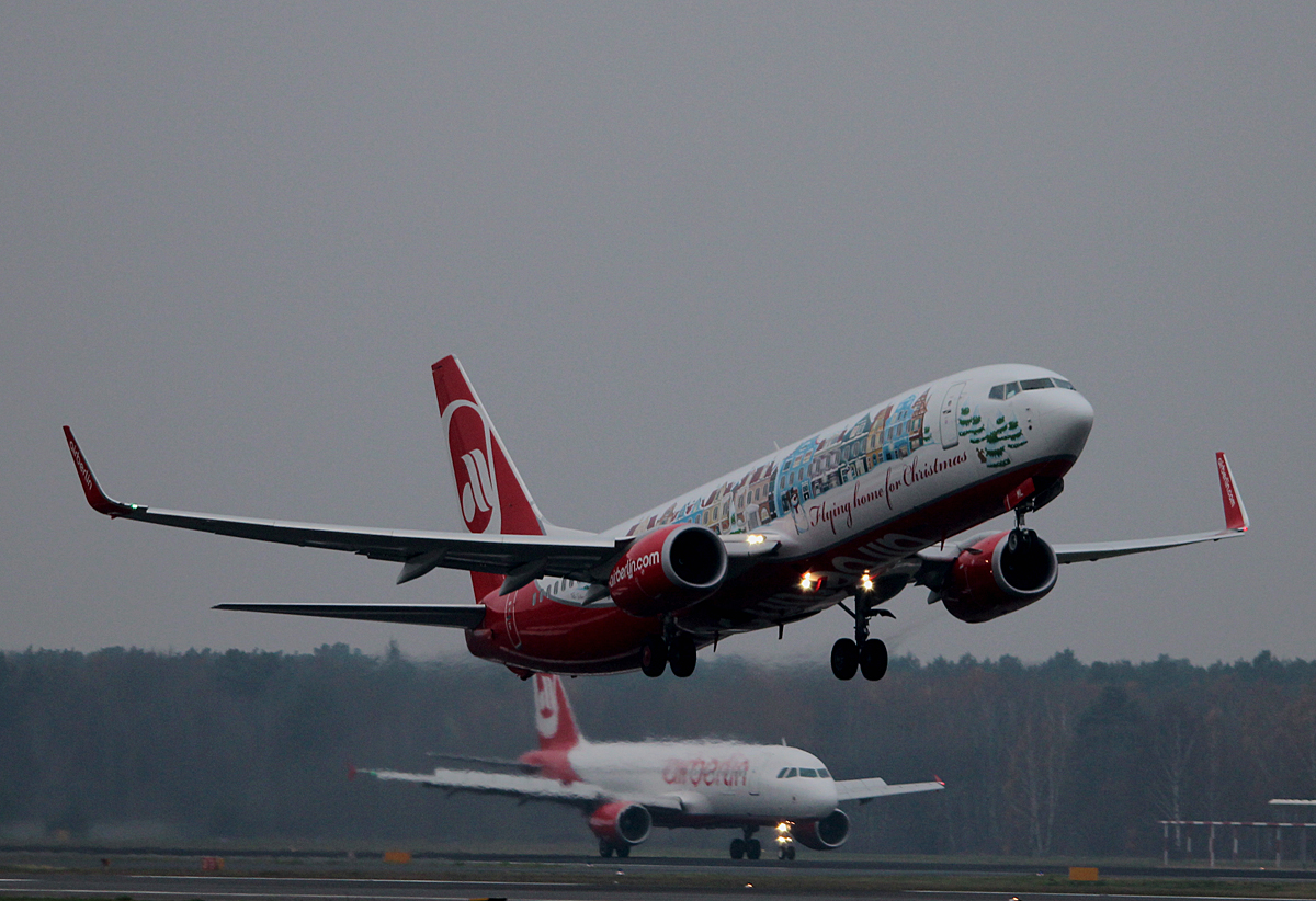 Air Berlin B 737-86J D-ABML  Flying home for Christmas  beim Start in Berlin-Tegel am 29.11.2014