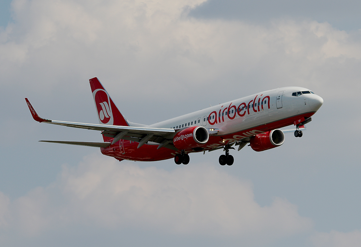Air Berlin B 737-86J D-ABMP bei der Landung in Berlin-Tegel am 08.08.2014