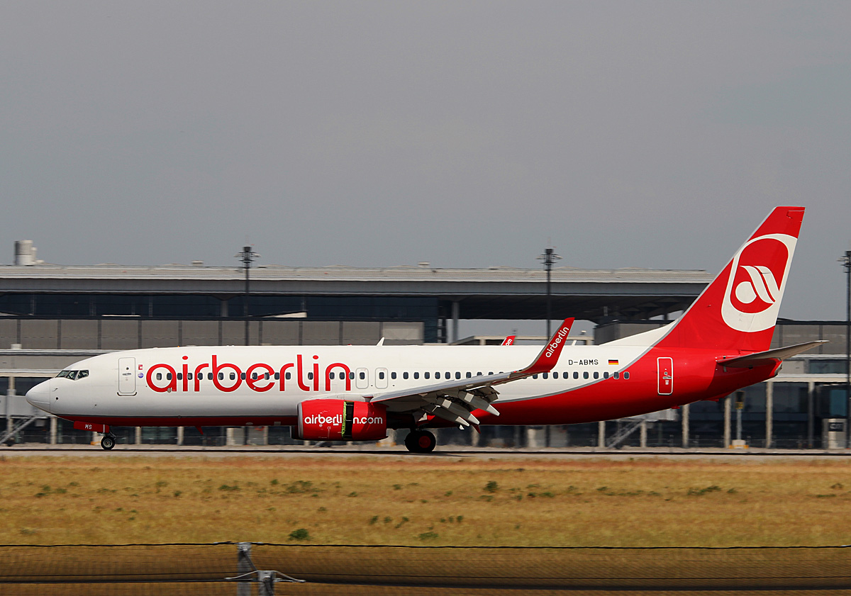 Air Berlin B 737-86J D-ABMS nach der Landung in Berlin-Schnefeld(BER) am 06.06.2015 (Uefa CL-Finale 2015)