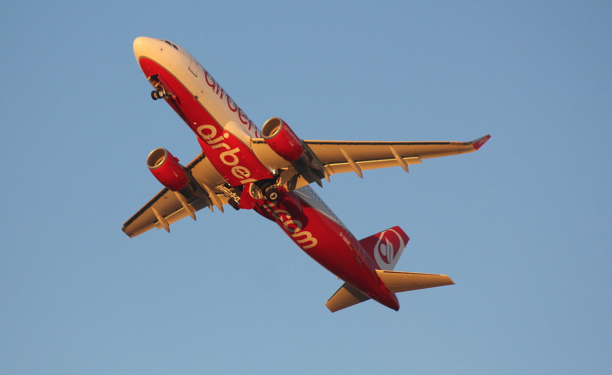 Air Berlin, D-ABHE, (c/n 7474),Airbus A 320-214 (SL), 30.12.2016, XFW-EDHI, Hamburg-Finkenwerder, Germany 