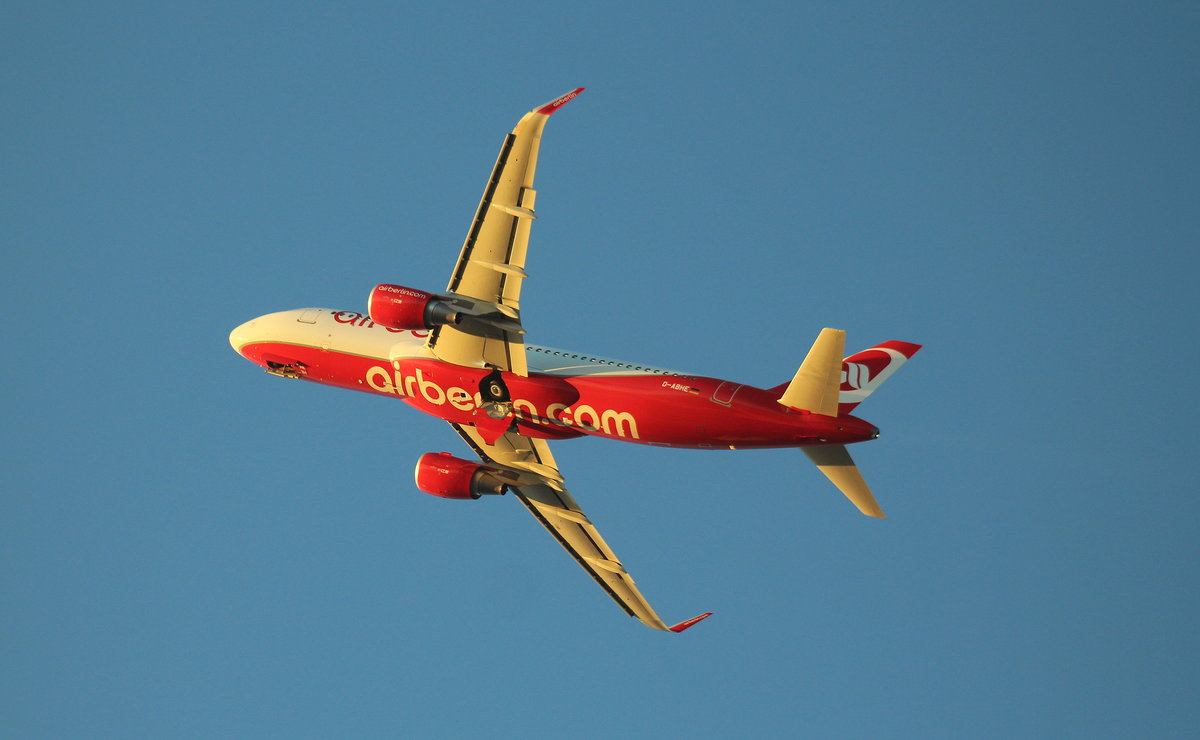 Air Berlin, D-ABHE, (c/n 7474),Airbus A 320-214 (SL), 30.12.2016, XFW-EDHI, Hamburg-Finkenwerder, Germany 