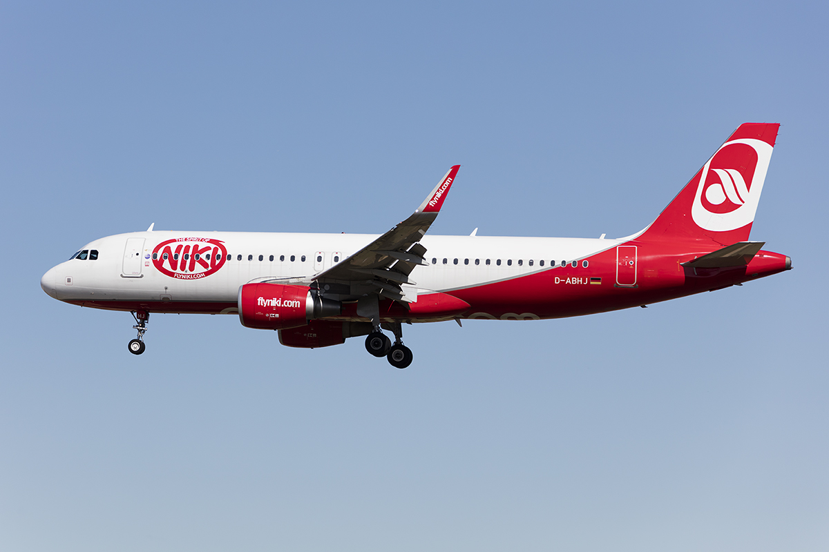 Air Berlin, D-ABHJ, Airbus, A320-214, 10.09.2017, BCN, Barcelona, Spain 





