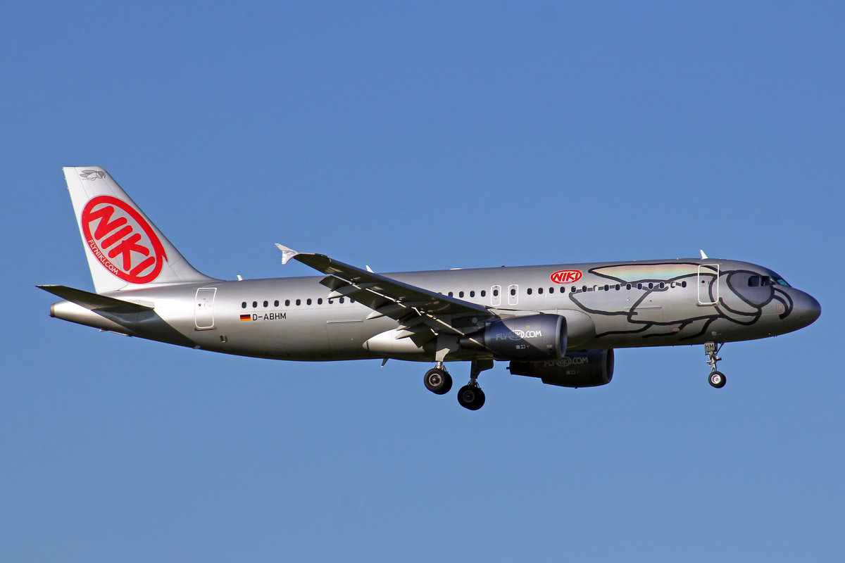 Air Berlin, D-ABHM, Airbus A320-214, 29.Juli 2017, ZRH Zürich, Switzerland.