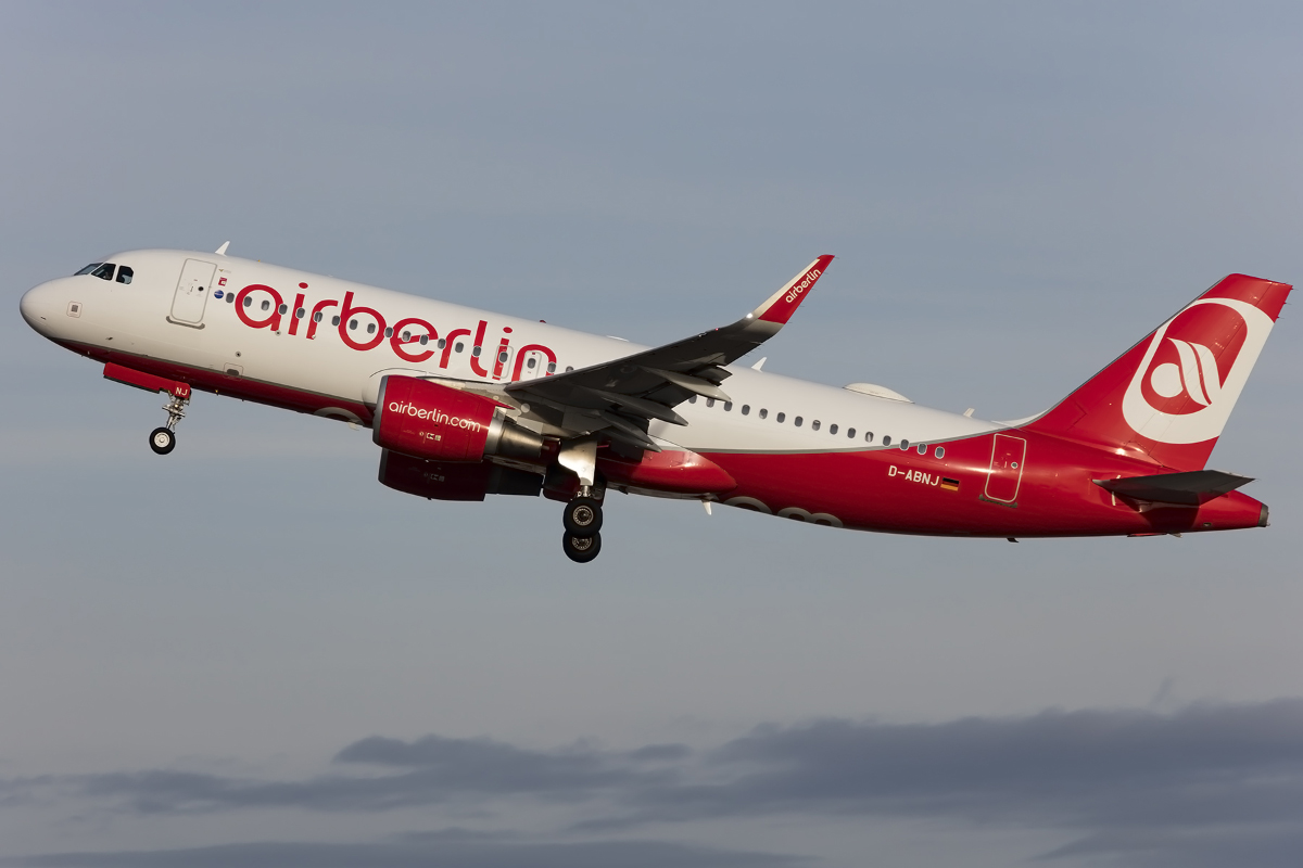 Air Berlin, D-ABNJ, Airbus, A320-214, 11.12.2015, STR, Stuttgart, Germany 



