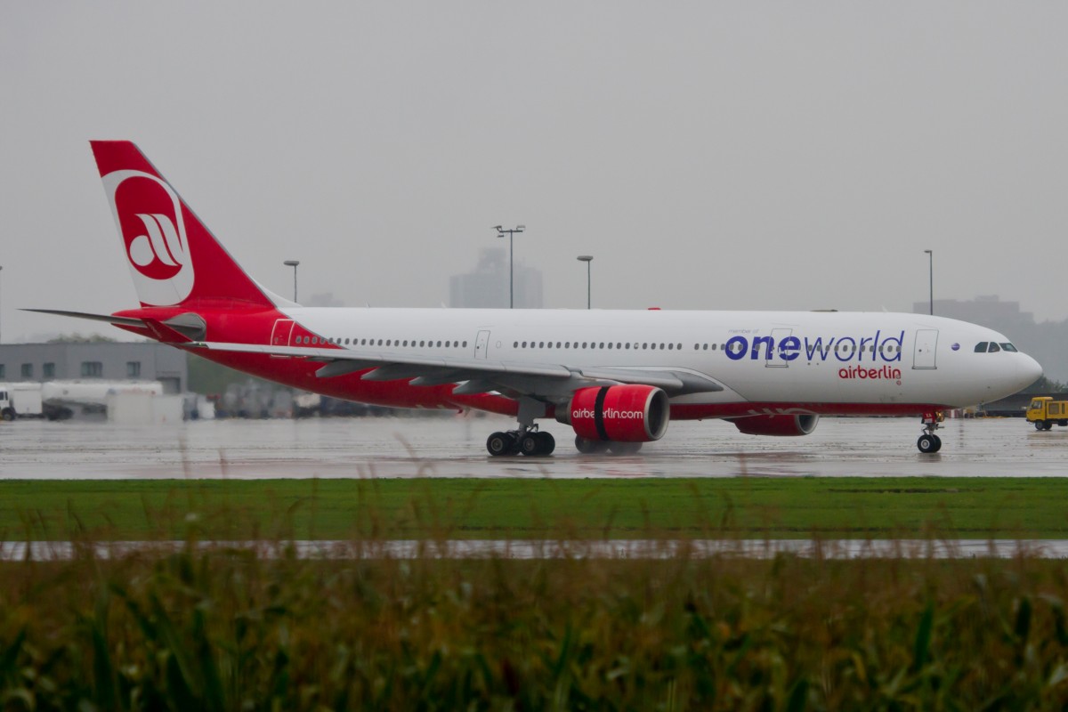 Air Berlin, D-ABXA, Airbus, A 330-200 (oneworld-Sticker), 12.9.2014, STR-EDDS, Stuttgart, Germany