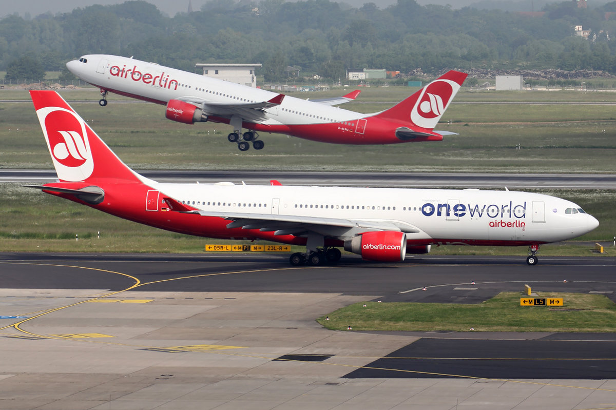 Air Berlin D-ABXA rollt zum Start in Düsseldorf 28.5.2016