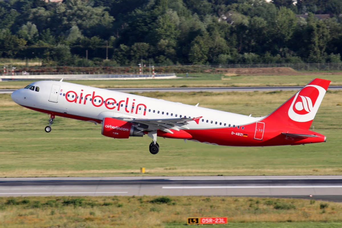 Air Berlin D-ABZI beim Start in Düsseldorf 7.7.2015