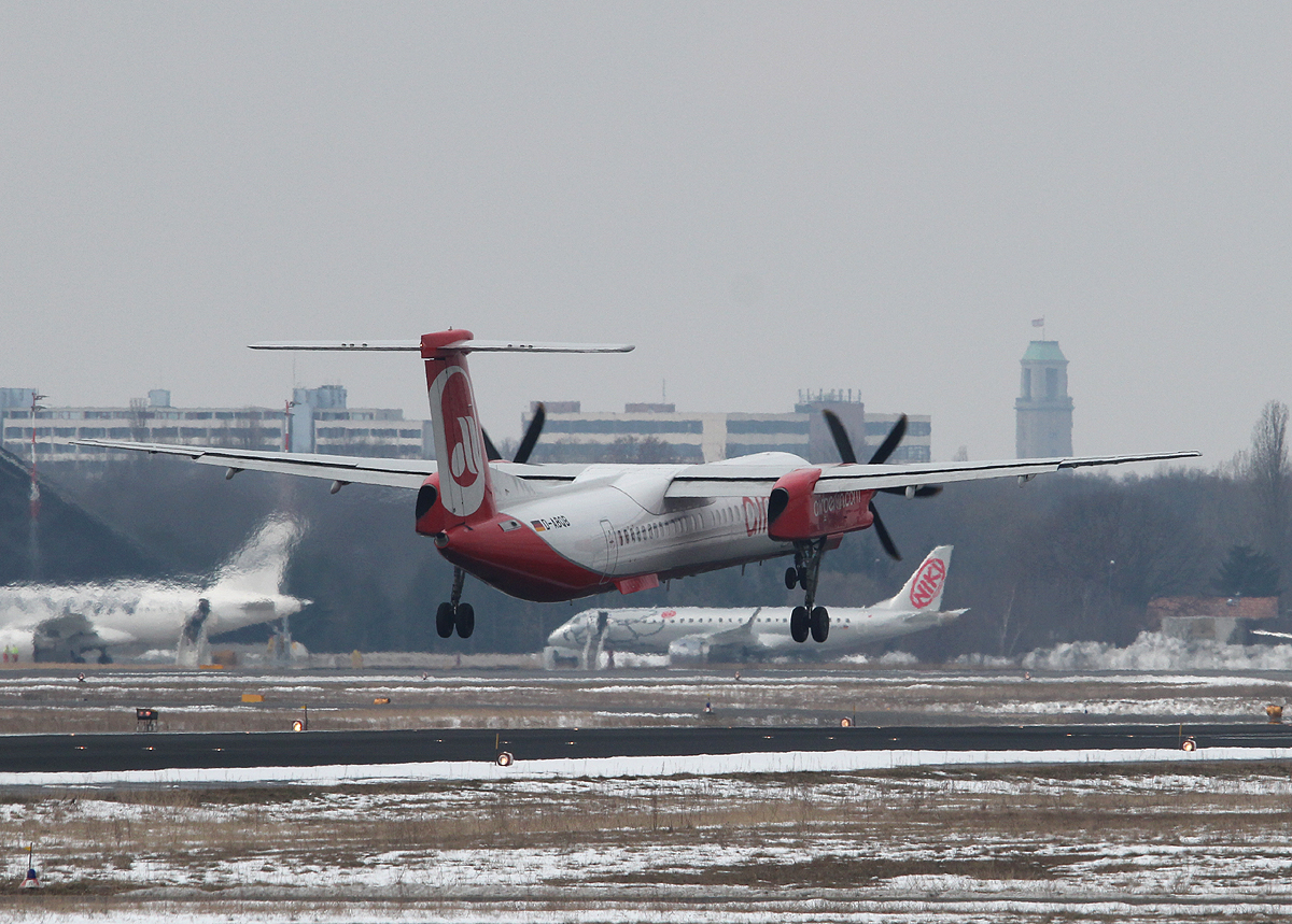 Air Berlin De Havilland Canada DHC-8-402Q D-ABQB bei der Landung in Berlin-Tegel am 01.04.2013