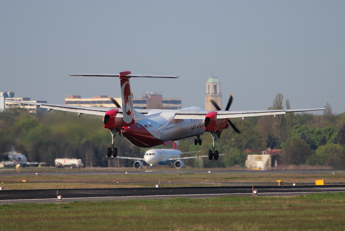 Air Berlin De Havilland Canada DHC-8-402Q D-ABQE bei der Landung in Berlin-Tegel am 05.05.2013
