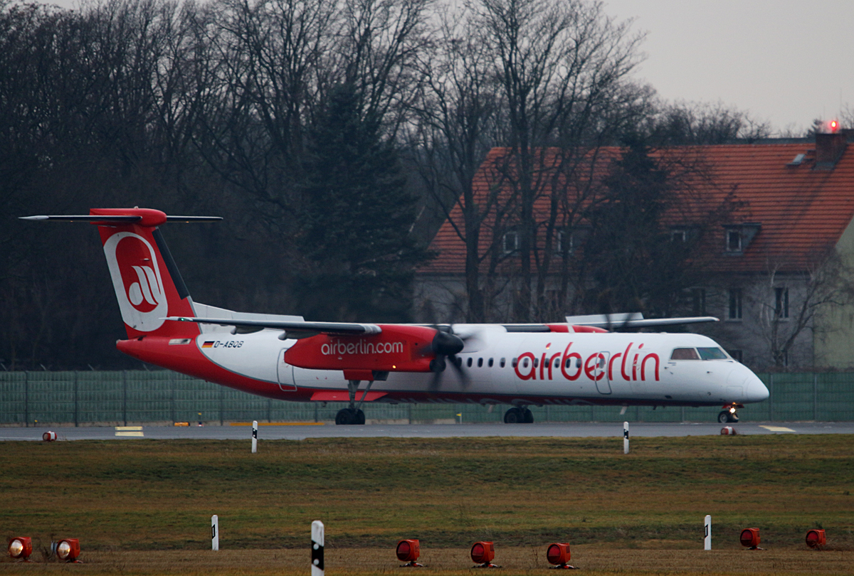 Air Berlin DHC-8-401Q D-ABQB kurz vor dem Start in Berlin-Tegel am 05.02.2016