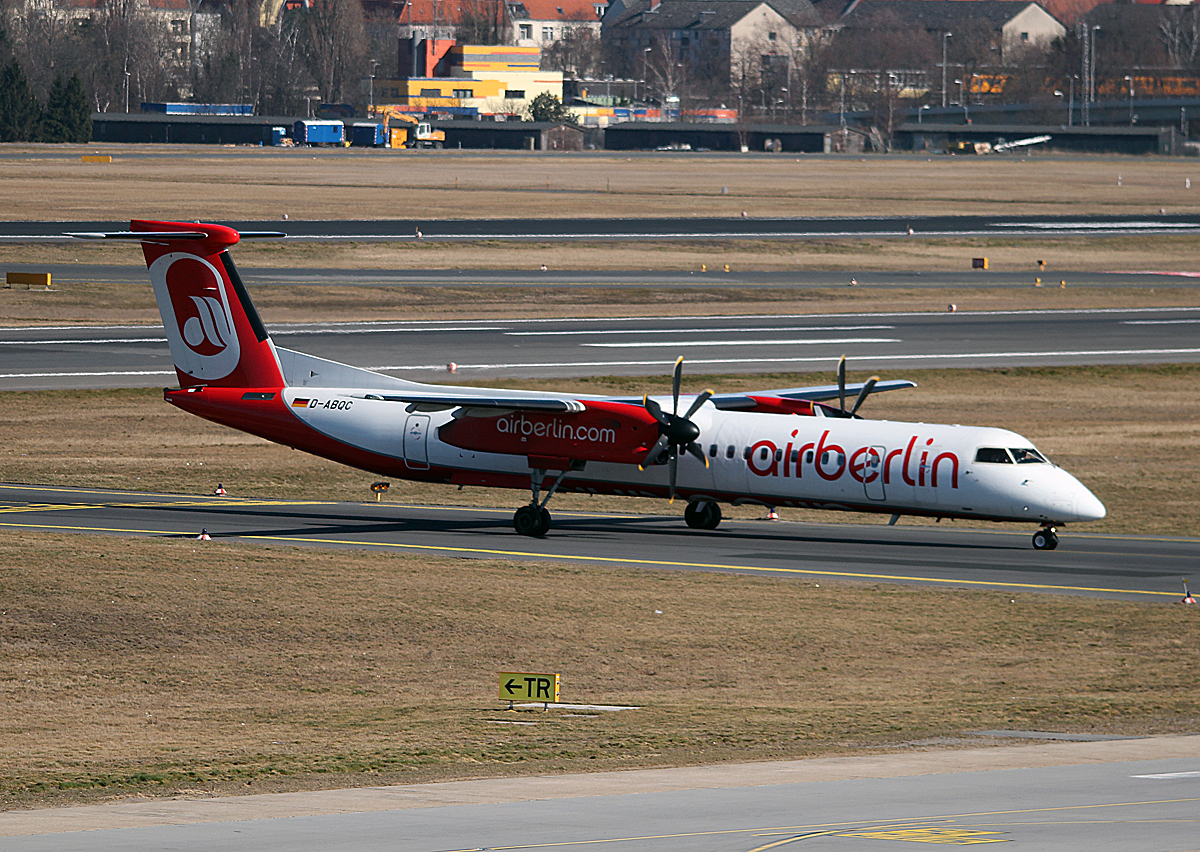 Air Berlin DHC-8-402Q D-ABQC bei der Ankunft in Berlin-Tegel am 08.03.2014