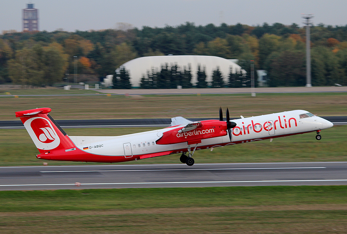 Air Berlin DHC-8-402Q D-ABQC beim Start in Berlin-Tegel am 19.10.2013
