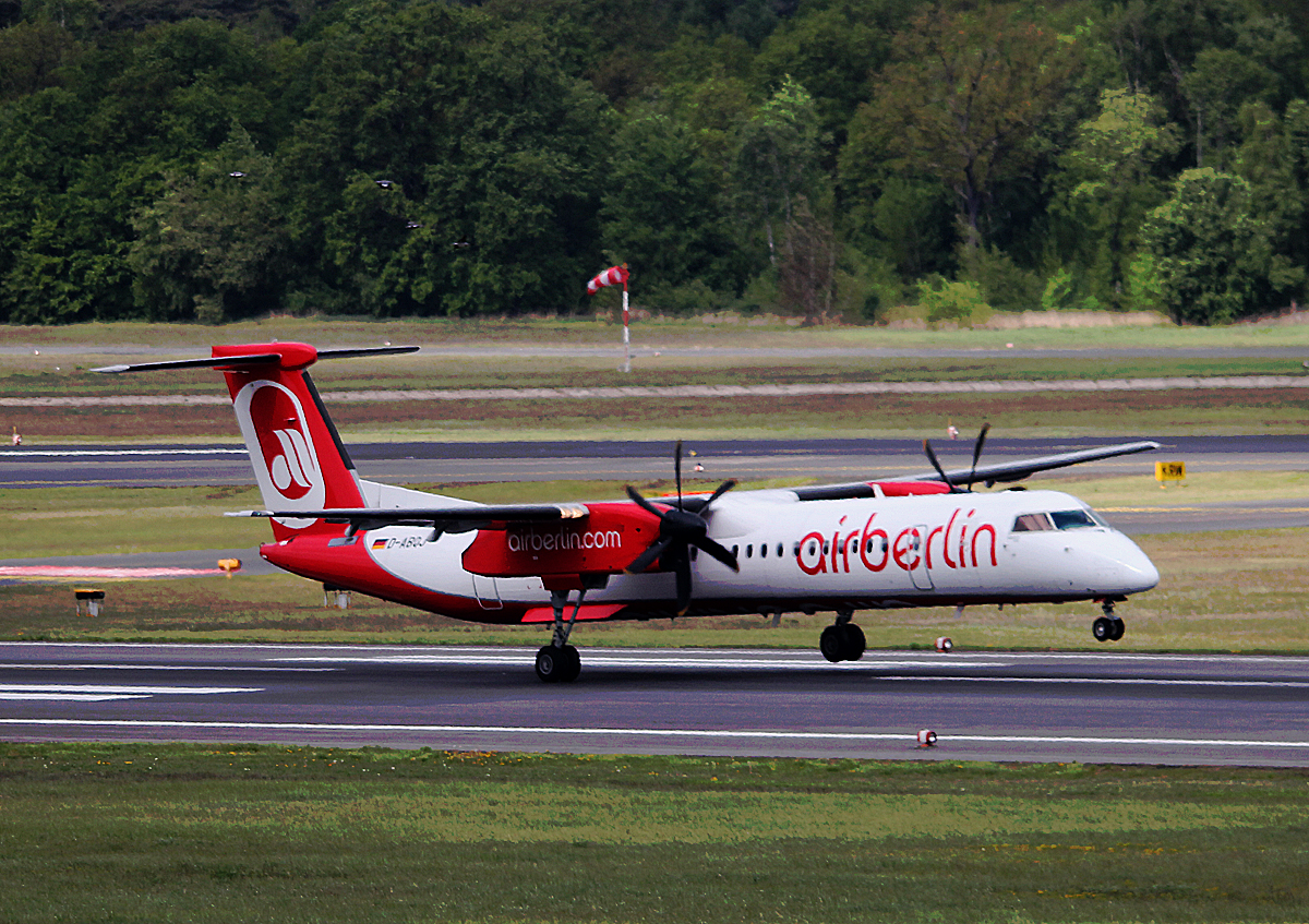 Air Berlin DHC-8-402Q D-ABQJ bei der Landung in Berlin-Tegel am 27.04.2014