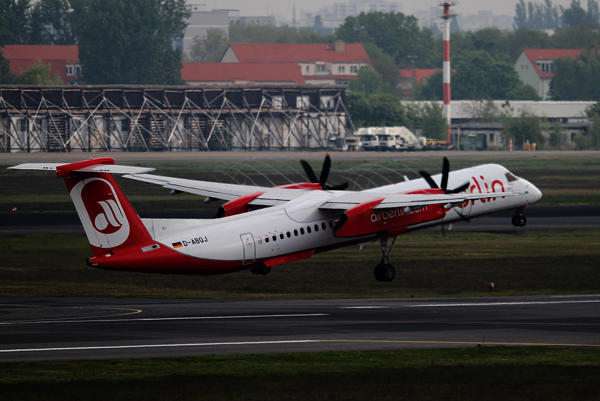 Air Berlin DHC-8-402Q D-ABQJ beim Start in Berlin-Tegel am 27.04.2014