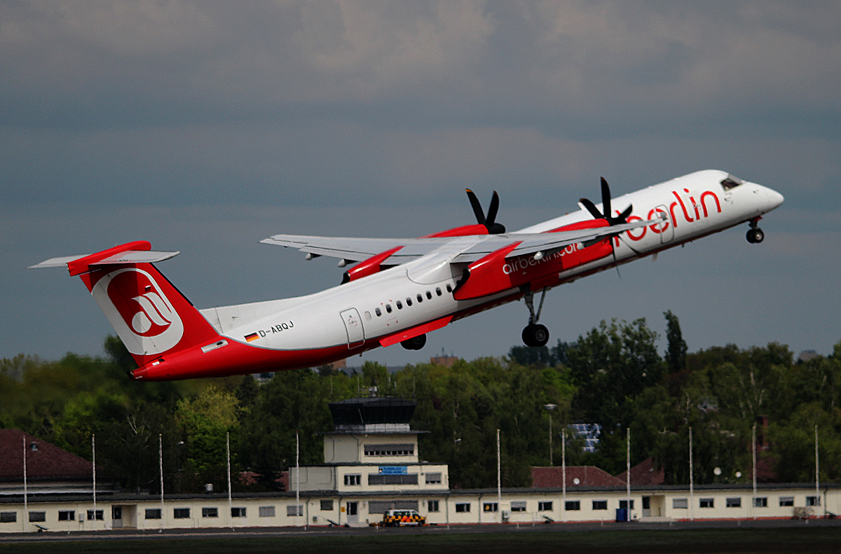 Air Berlin DHC-8-402Q D-ABQJ beim Start in Berlin-Tegel am 27.04.2014