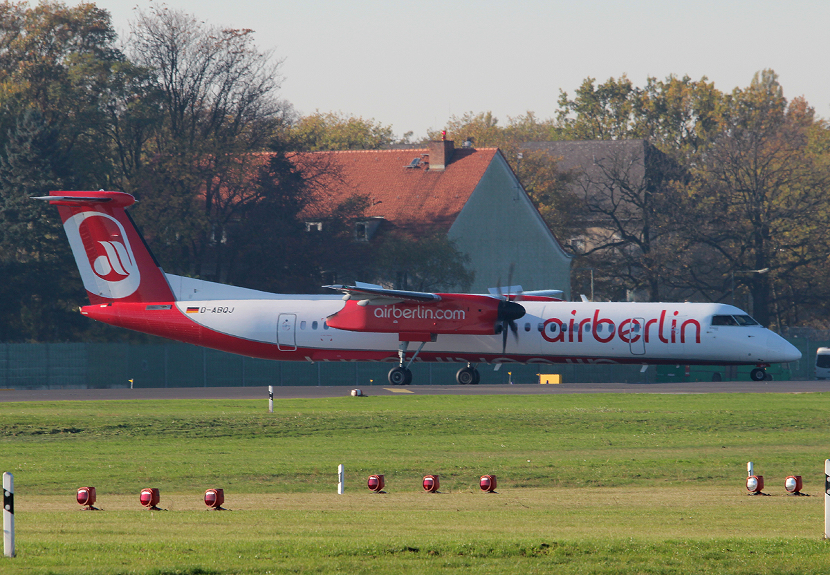Air Berlin DHC-8-402Q D-ABQJ kurz vor dem Start in Berlin-Tegel am 31.10.2013