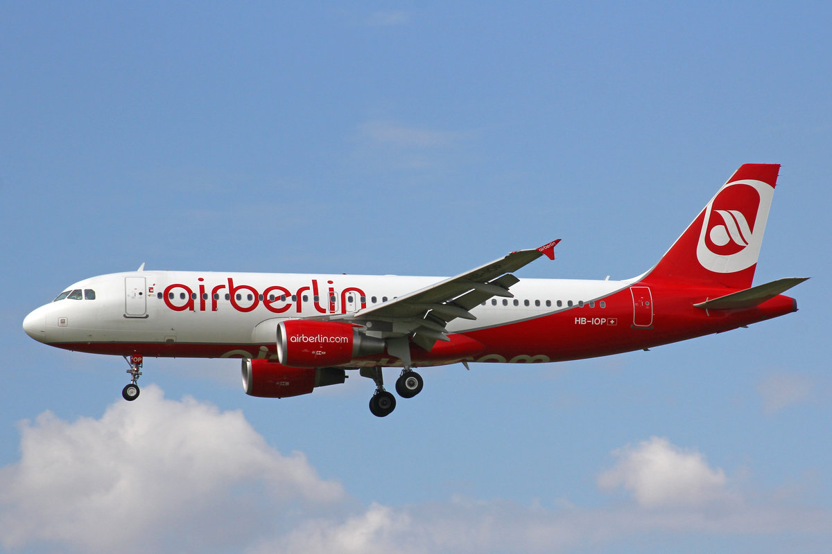 Air Berlin (Operated by Belair Airlines), HB-IOP, Airbus A320-214, 09.Juli 2016, ZRH Zürich, Switzerland.